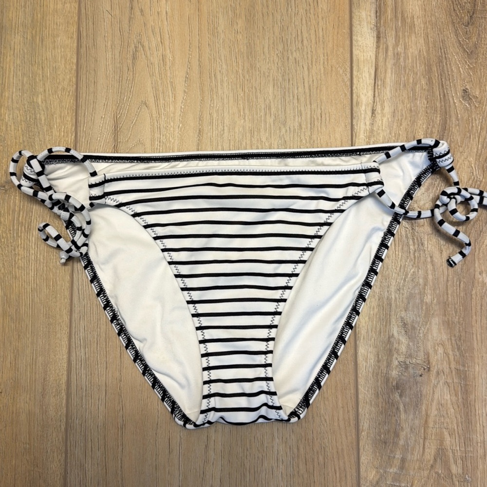 Victoria's Secret The Bow String Bikini Bottoms Side Keyhole Ties B&W Stripe Sml